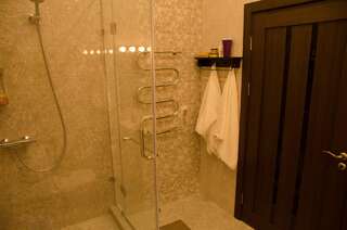 Хостелы Hostel Forum Нур-Султан Cемейный номер с собственной ванной комнатой-6