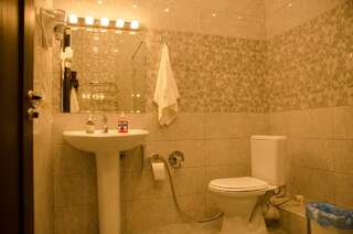 Хостелы Hostel Forum Нур-Султан Cемейный номер с собственной ванной комнатой-7